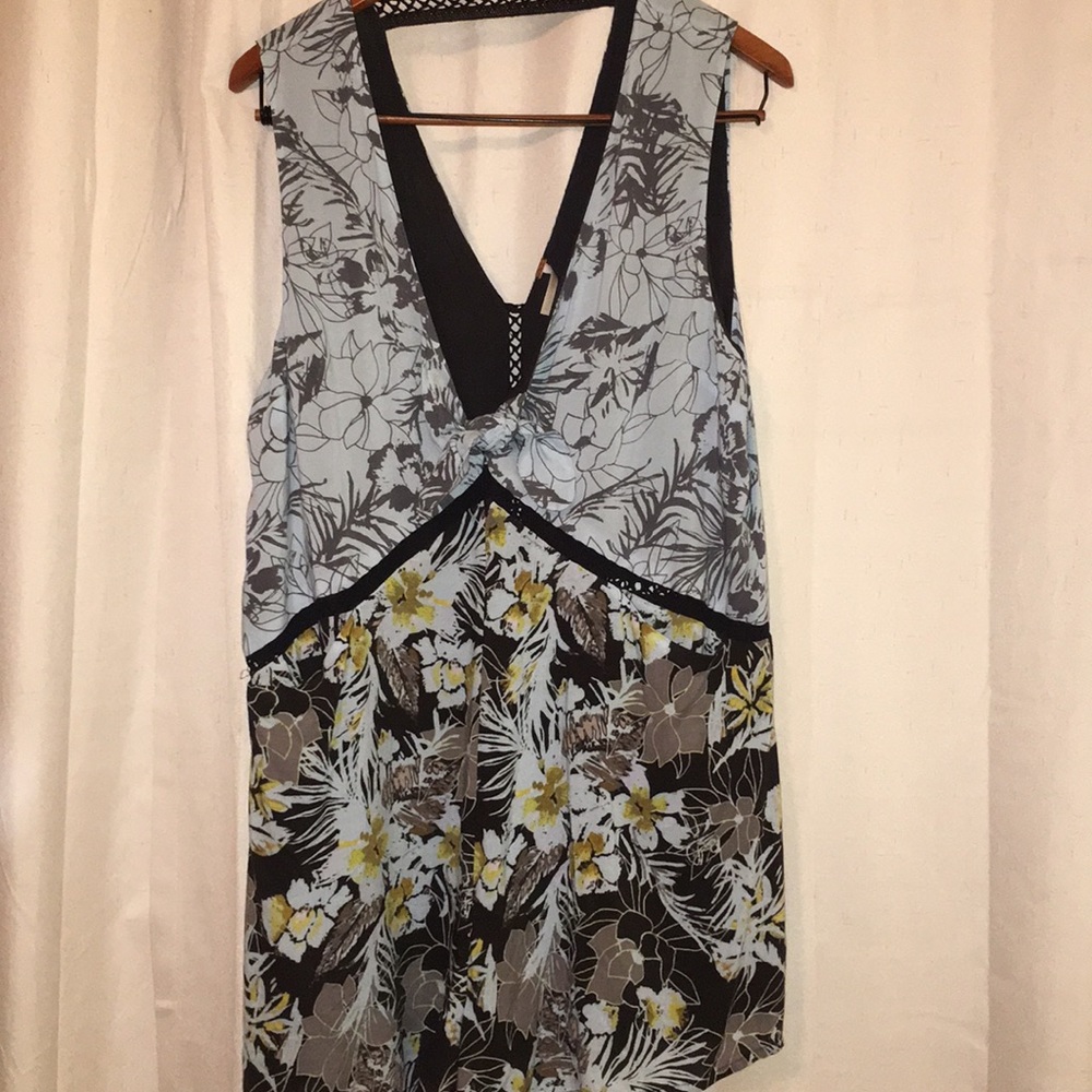 Floral flowy romper with pockets